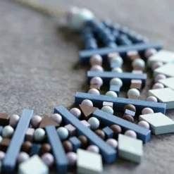 ARTEMIO - 35 perles en bois triangulaires 11 x 9.7 x 4.9 mm