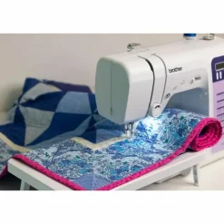 BROTHER - Machine à coudre électronique 70 points - enfile-aiguille - ecran lcd - touches de sélection - bras libre