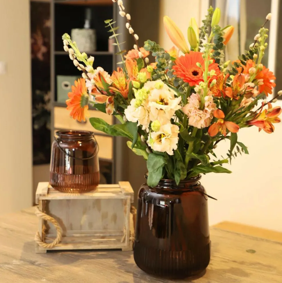 CHEMIN DE CAMPAGNE - Vase "strié" avec anse métallique - ambre ø.19 x ht.20 cm