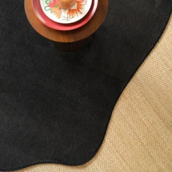 DÉCOWEB - Tapis contemporain de forme organique - hypnose - noir velours - 250 x 375 cm