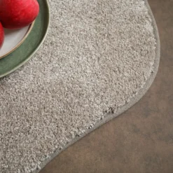 DÉCOWEB - Tapis contemporain de forme organique - influence - grège clair - 120 x 180 cm