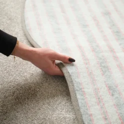 DÉCOWEB - Tapis contemporain de forme organique - influence - grège clair - 120 x 180 cm