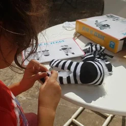 GRAINE CRÉATIVE - Doudou à faire soi-même - josé le zèbre, chaussette à coudre