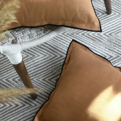 LOVELY CASA - Lovely casa - coussin coton volant plat feston noir