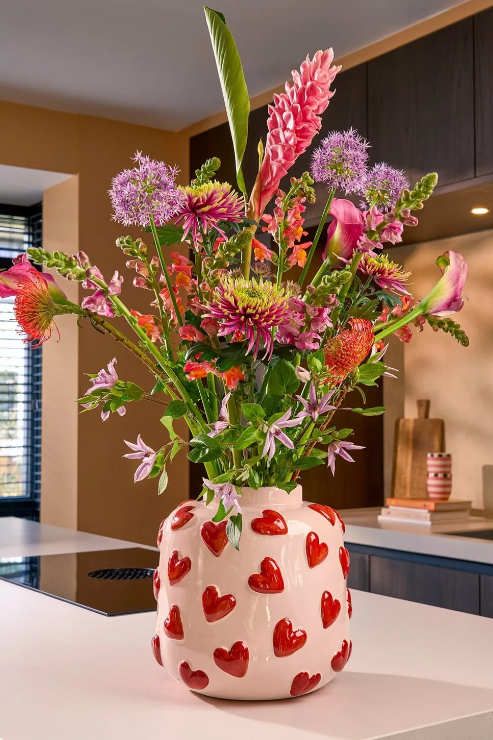 MICA DECORATIONS - Mica decorations - vase en céramique avec des cœurs rose et rouge h28