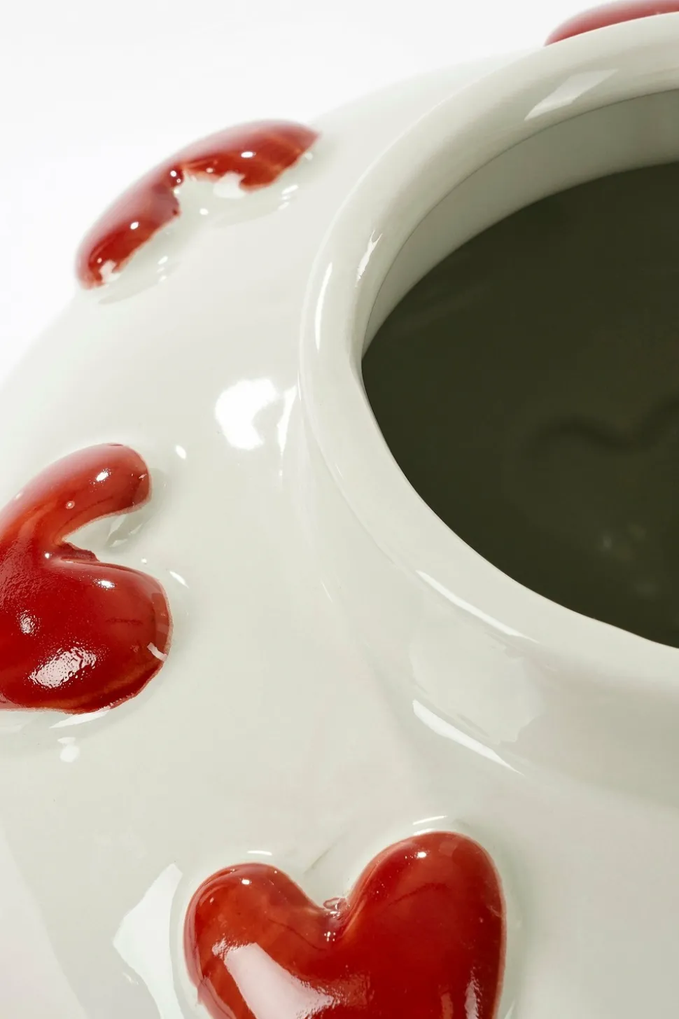 MICA DECORATIONS - Mica decorations - vase en céramique avec des cœurs blanc et rouge h33