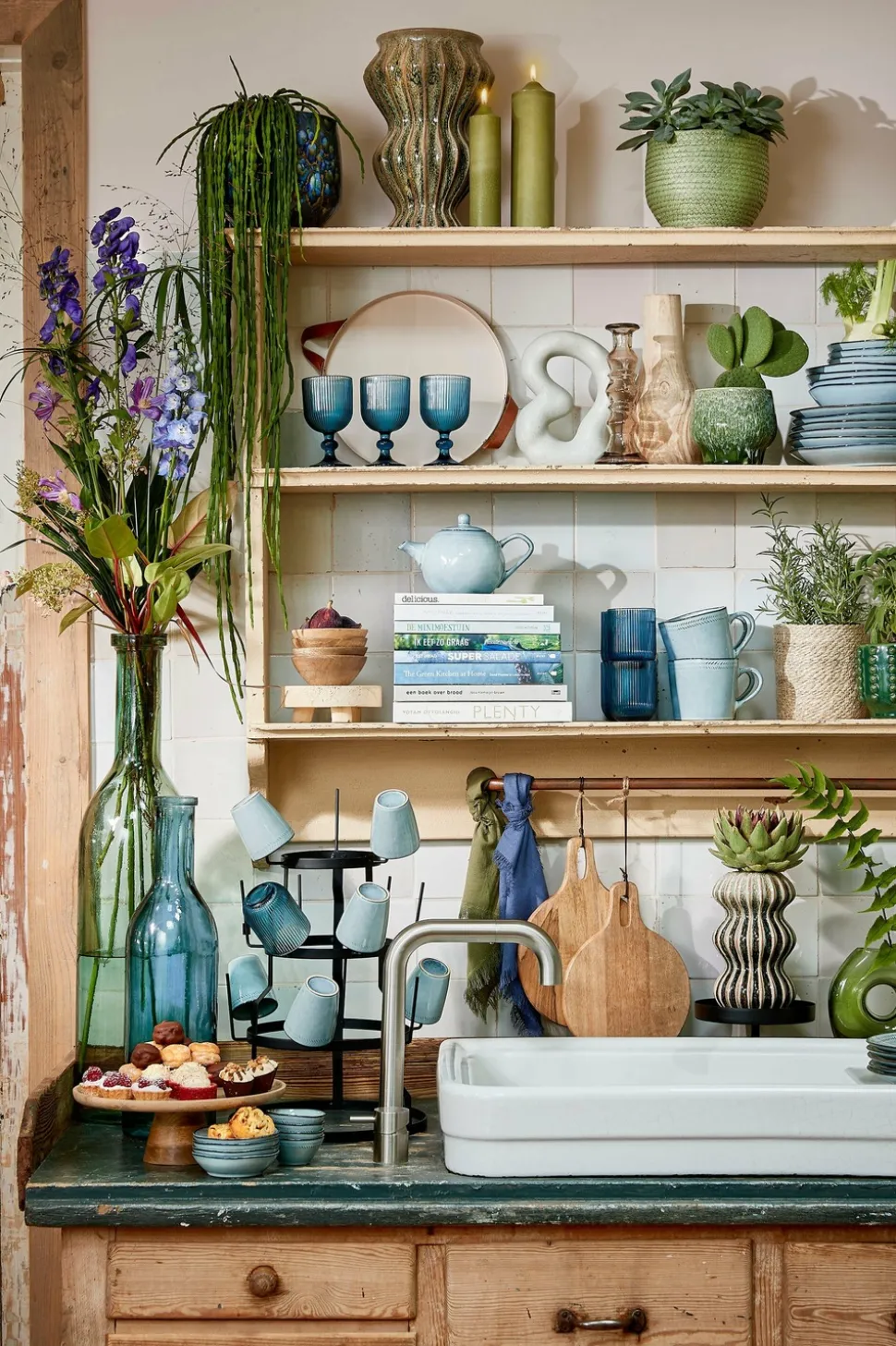 MICA DECORATIONS - Mica decorations - vase en verre vert clair h22,5