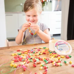 NEW CLASSIC TOYS - Boîte de perles en bois - 100 gr.